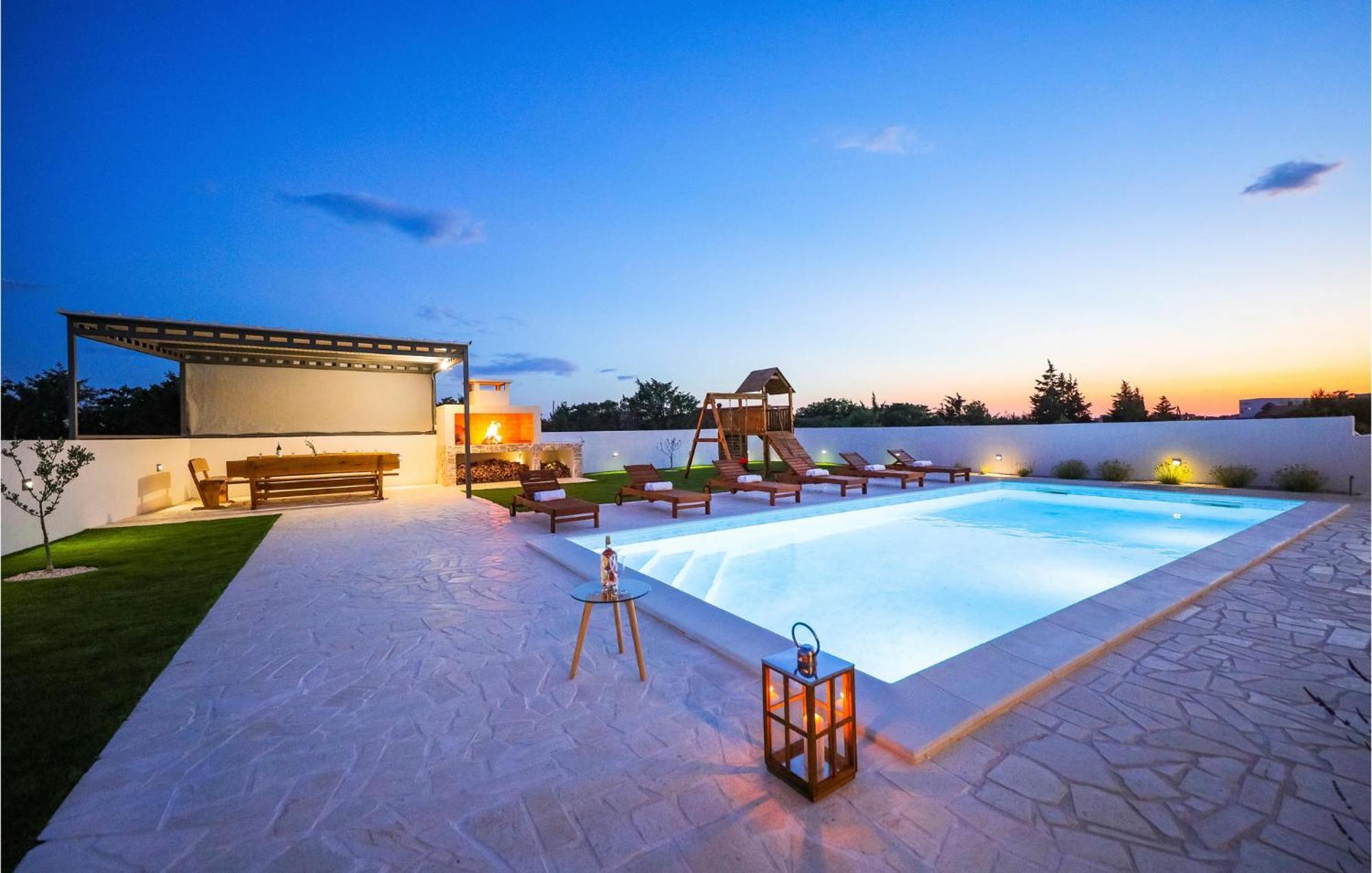 Stunning Home In Vrsi With Kitchen Kültér fotó
