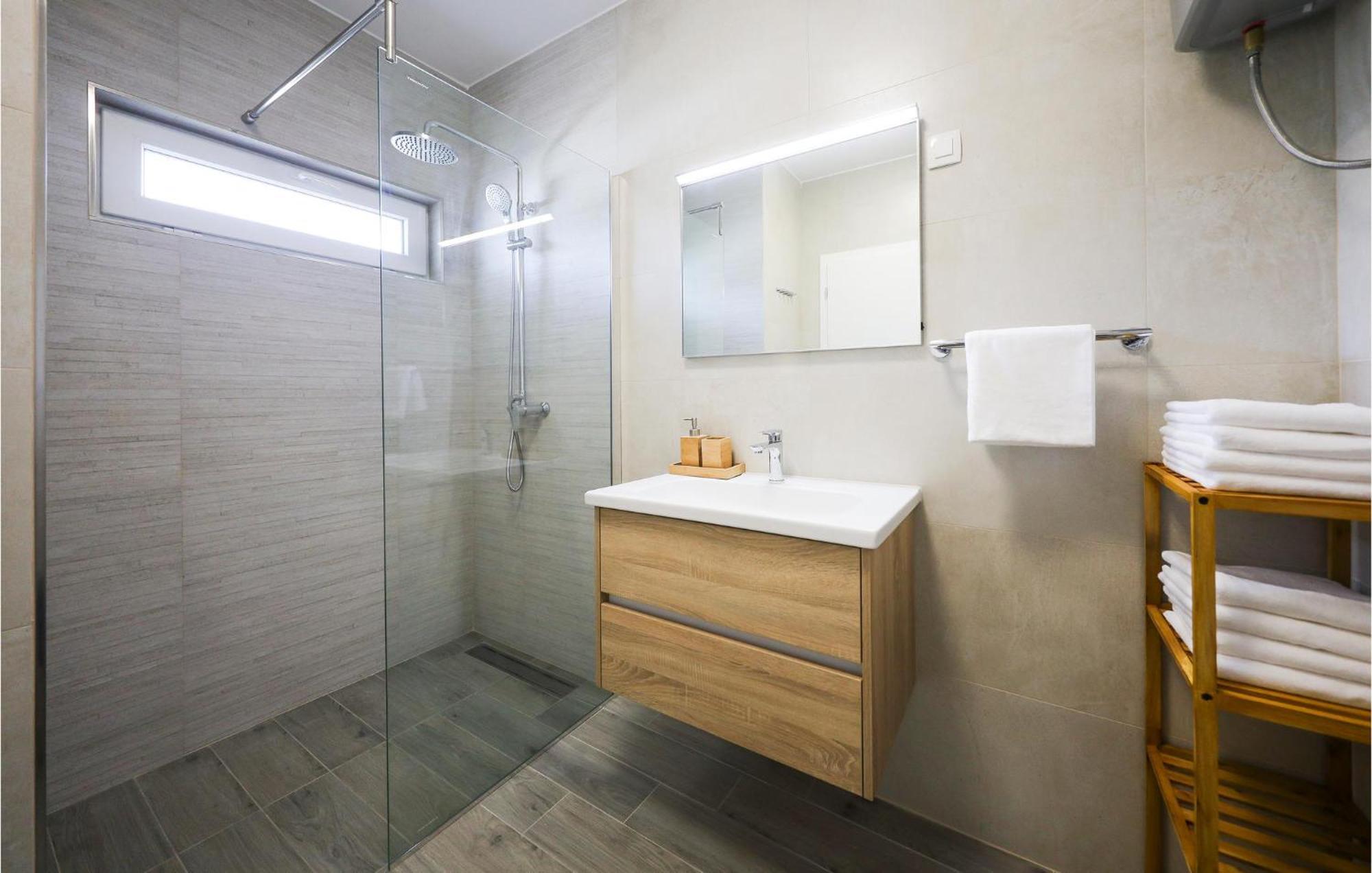 Stunning Home In Vrsi With Kitchen Kültér fotó